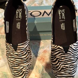 TOMS Zebra Print Women's Shoes. Size 8